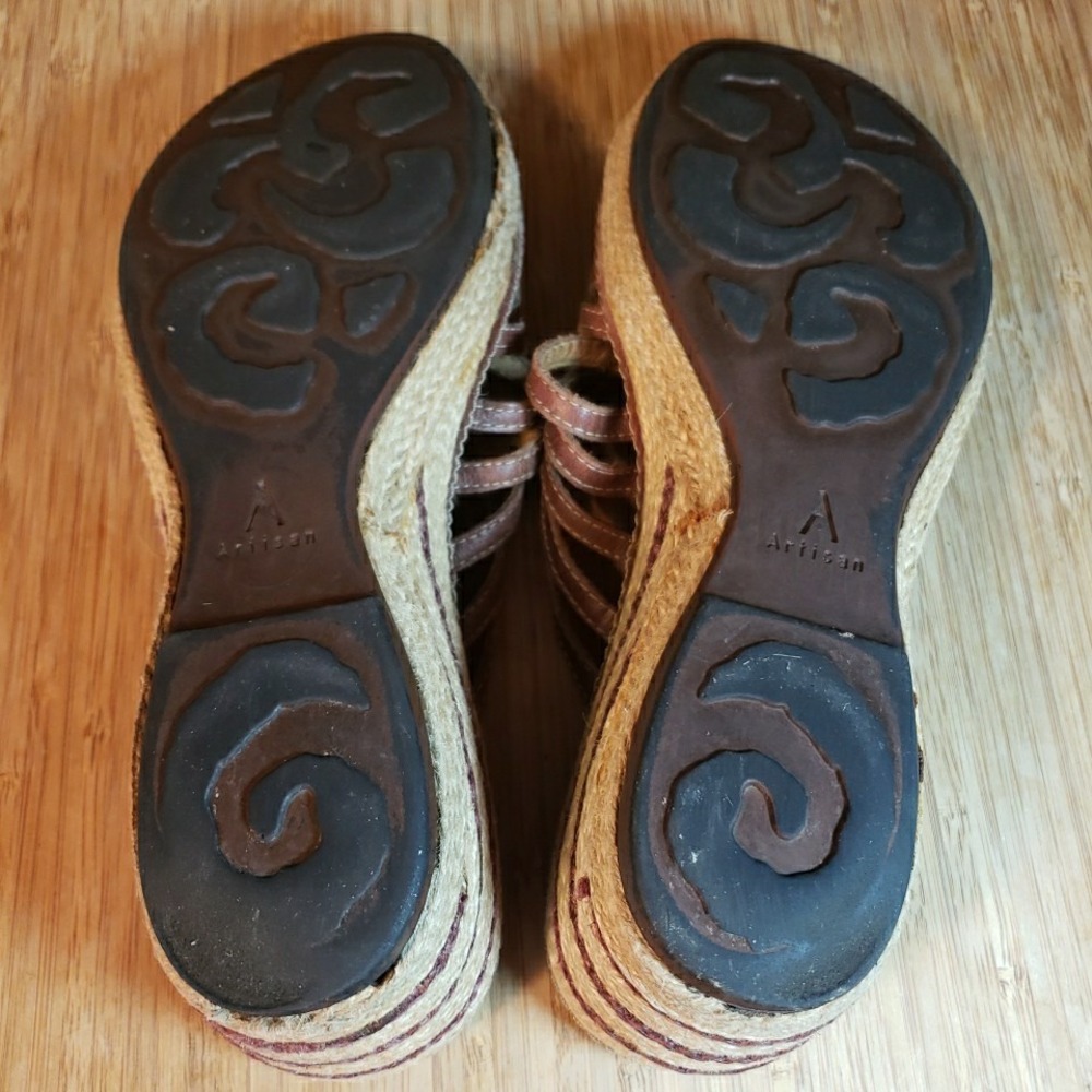 Vintage CLARKS ARTISAN Woman's Size 8M Brown Leather Espadrille Wedge Sandals - Picture 9 of 13